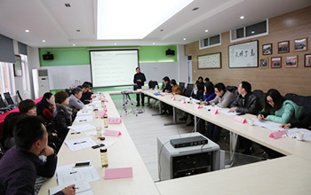 革新思想助力發(fā)展 轉(zhuǎn)變思維轉(zhuǎn)型升級